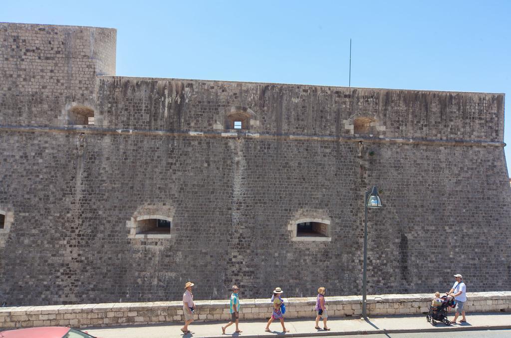 Apartman Walls