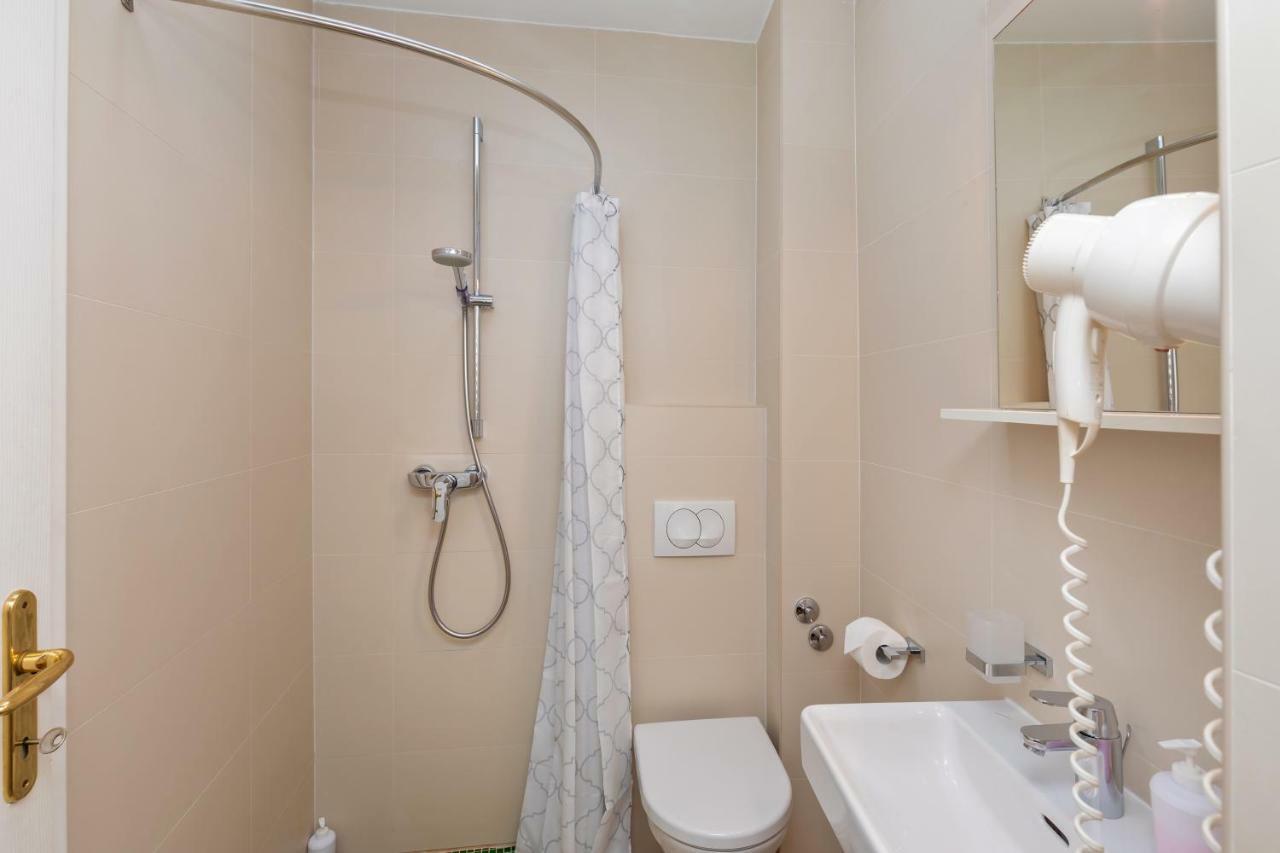 Apartman Walls